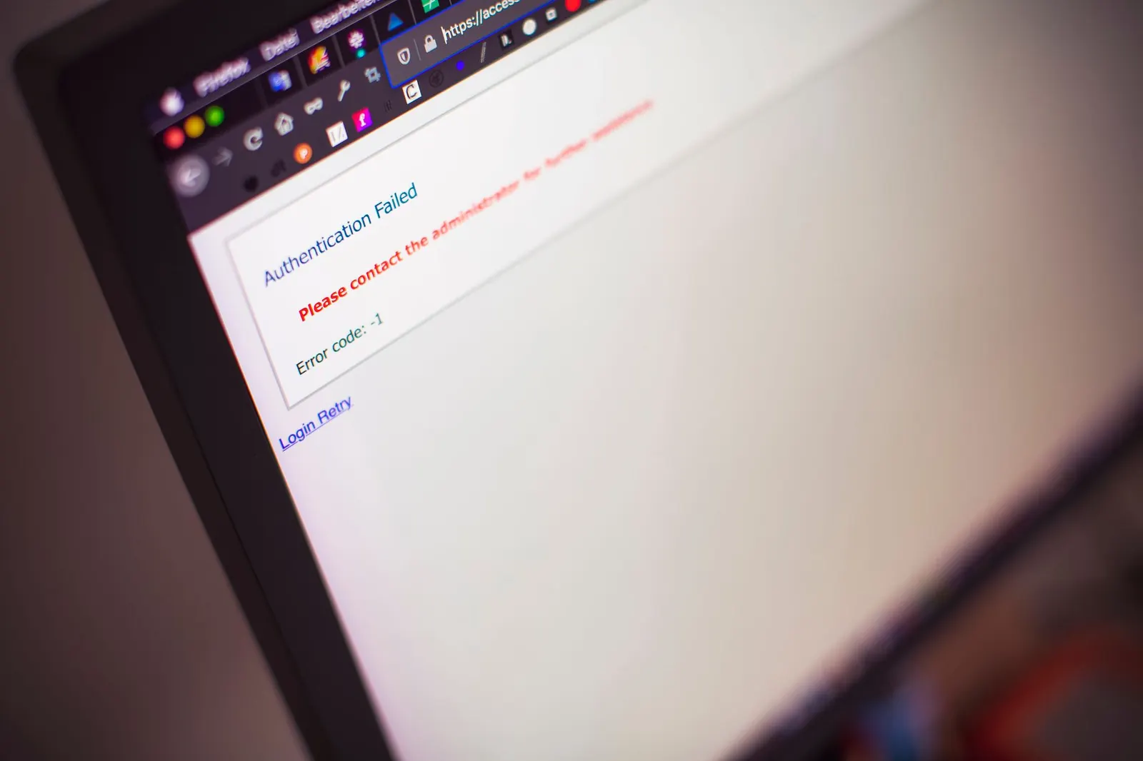 WordPress网站出现Cloudflare 521错误排查示意图，展示源服务器连接关闭的排查流程