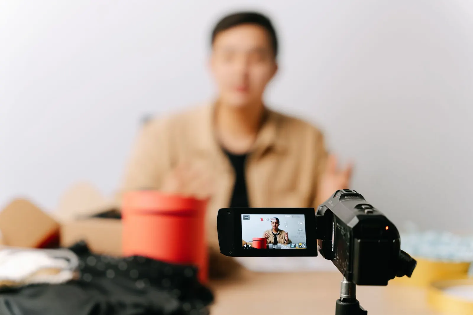 外贸独立站通过 YouTube 视频内容获取 B2B 询盘的流程图